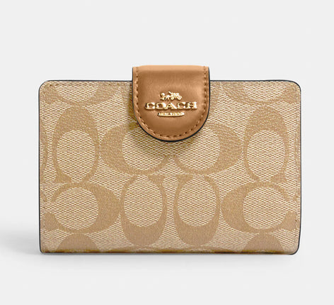 Billetera Medium Corner Coach canvas Gold Khaki