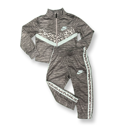 Conjunto buzo Nike Dri Fit para niñas