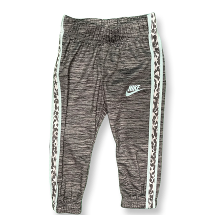Conjunto buzo Nike Dri Fit para niñas